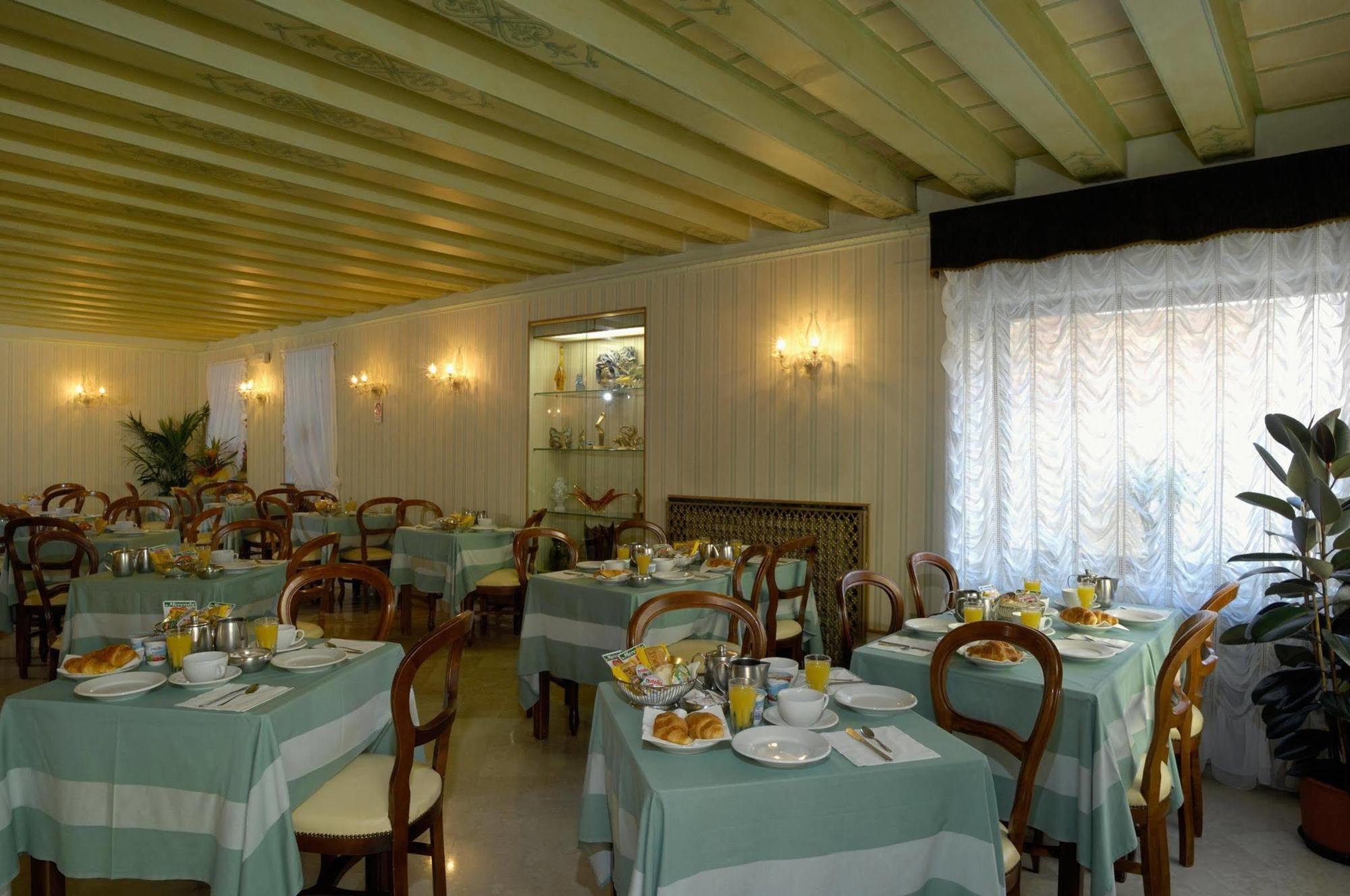 Albergo Basilea Venecia Restaurante foto